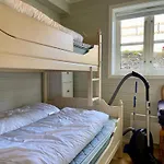 Spacious With 3 Bedrooms And 2 Baths Feriehus