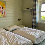Spacious With 3 Bedrooms And 2 Baths Feriehus