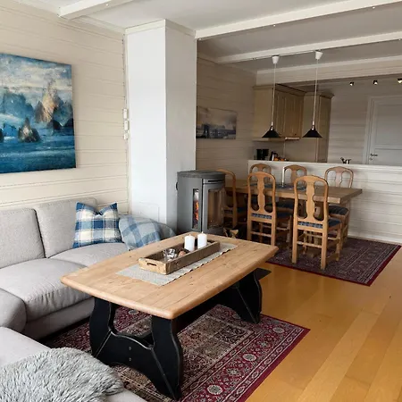 Vakantiehuis Spacious With 3 Bedrooms And 2 Baths *